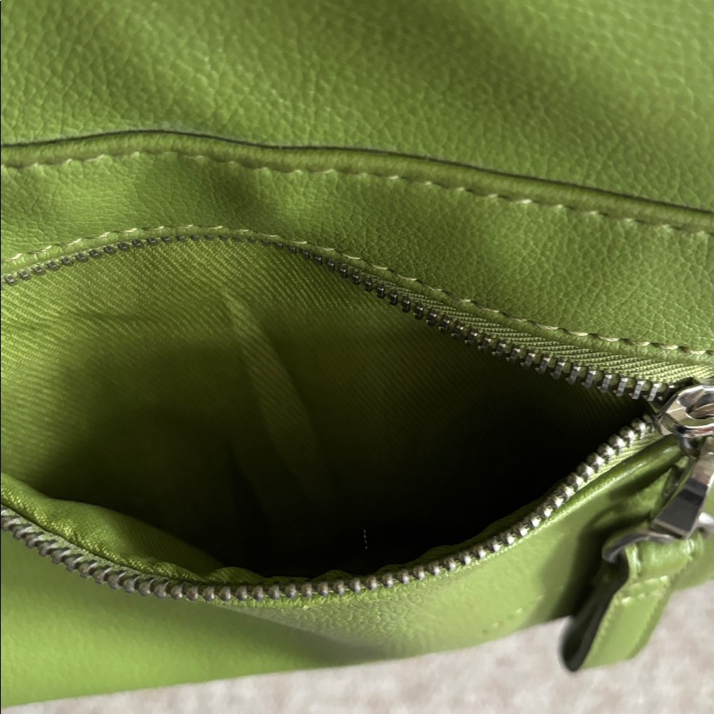 Dockers Vibrant Green Leather Shoulder Bag - Picture 9 of 15